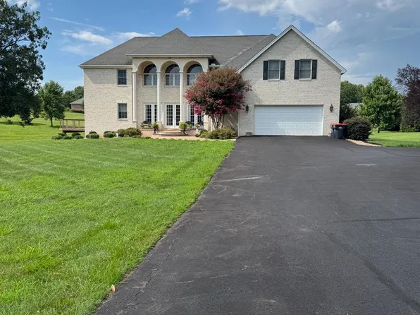 1033 S Oak Lawn Dr, Forest, VA 24551