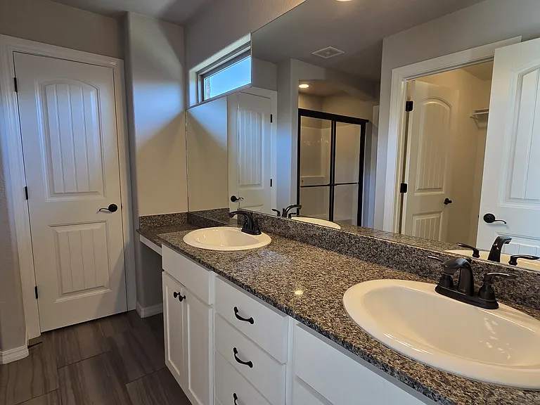 404 W Gillian Ave — Photo 12