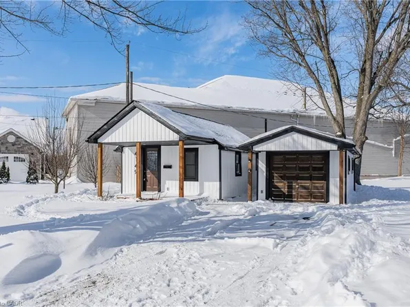 4149 Welland St, Niagara Falls, ON L2G 6J9