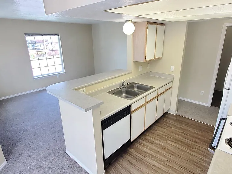 Parkwood Pointe Apartments — Photo 57