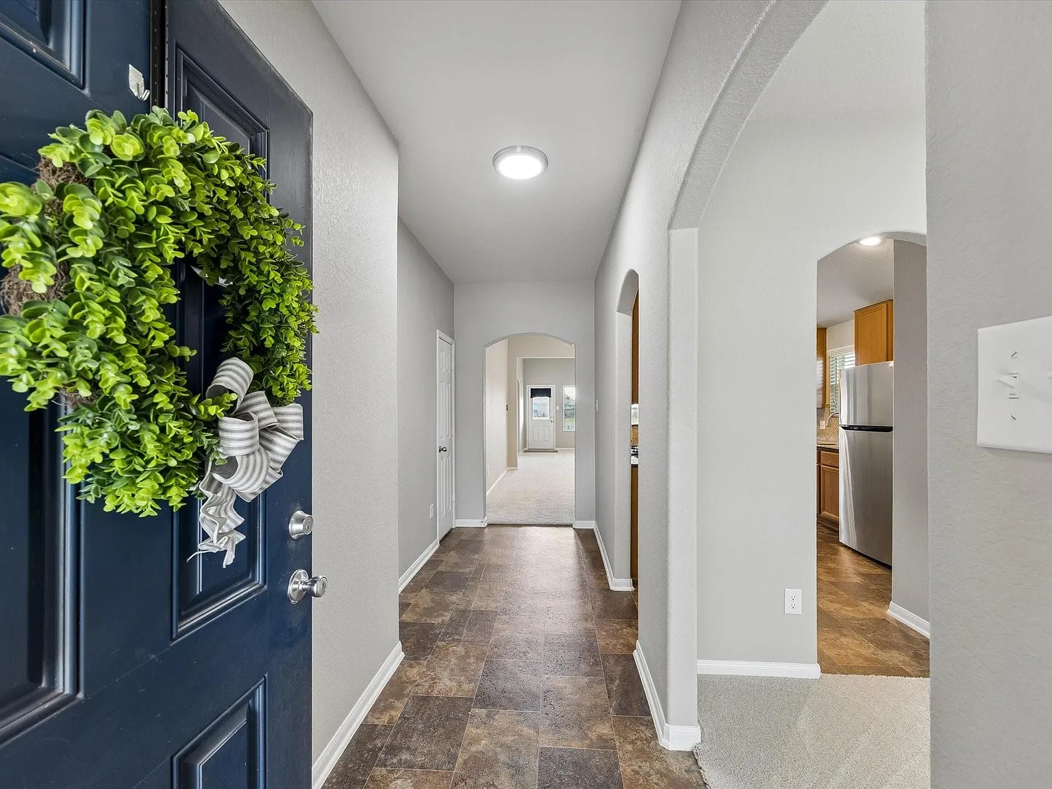 3 bed, 2.0 bath, 1794 sqft, $2,300 — Photo 2