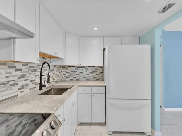 9121 Sunrise Lakes Boulevard #113, Sunrise, FL 33322