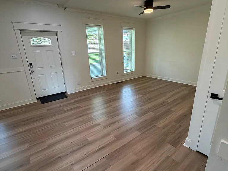 1262 Indianola Ave — Photo 7