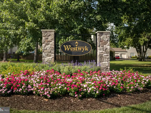 408 Henley Ct, Doylestown, PA 18901