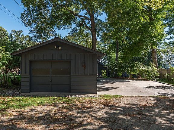 5th image of 8678 Interlachen Rd