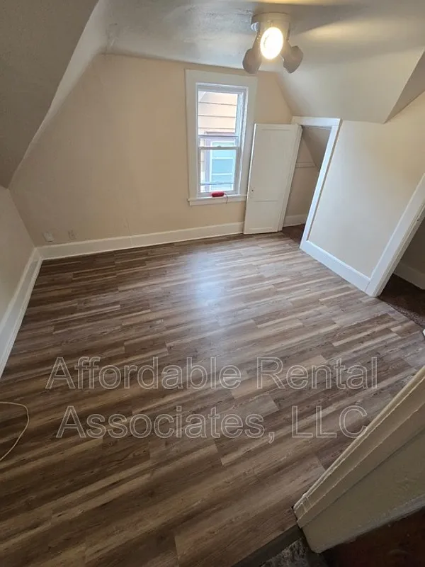 1 bed, 1.0 bath, $867 — Photo 4