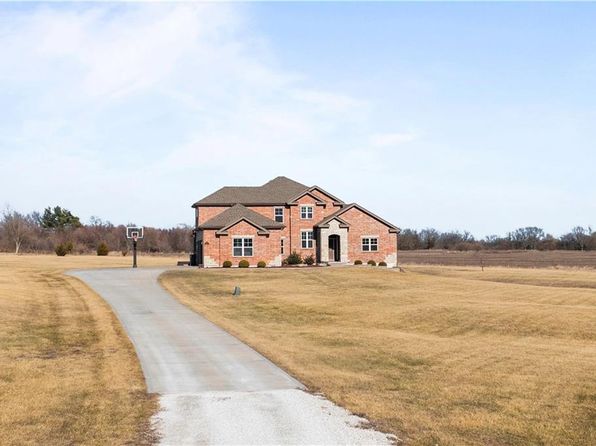 30605 Hideaway Ln, Lees Summit, MO 64086