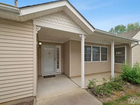 167 Goldfinch Dr, Monroe Township, NJ 08831