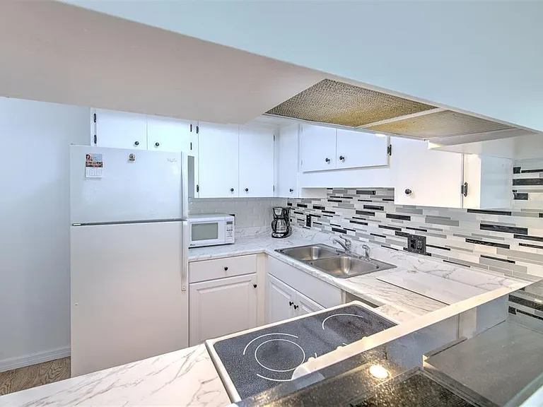 4313 Tahitian Gardens Cir #A — Photo 10