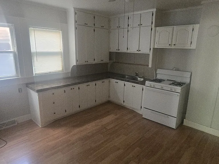 118 S B St #1 — Photo 3