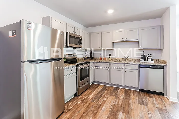 4 bed, 2.5 bath, 1800 sqft, $2,200 — Photo 4