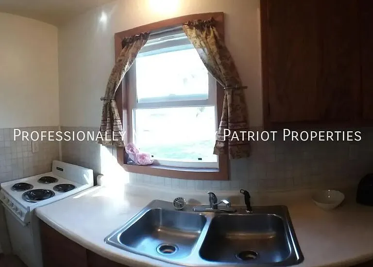 1205 Lakeview Dr — Photo 4