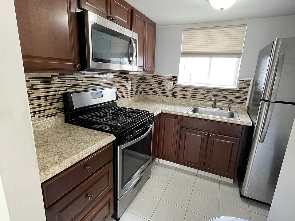 103 Excelsior Ave #1L