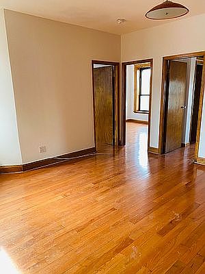 1st image of 422 E 118th St #5