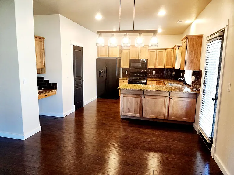 101 Stone Fly Dr — Photo 3