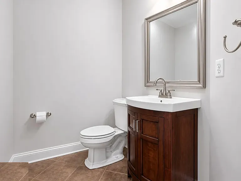 10216 Lees Mill Rd — Photo 2