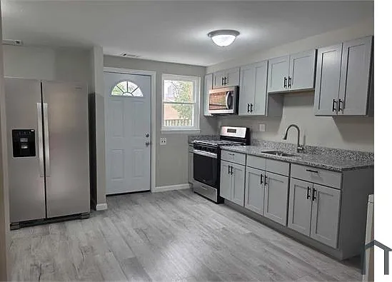 3 bed, 1080 sqft, $1,799 — Photo 1