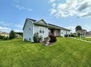 2224 Fieldview Ln, Stoughton, WI 53589