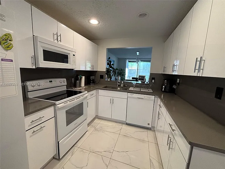 10247 NW 51st Ter #10247 — Photo 3