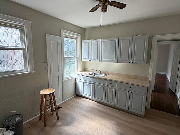 2nd image of 17 W Grant Ave #1L