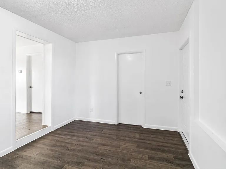 1016 Edith Ave — Photo 4