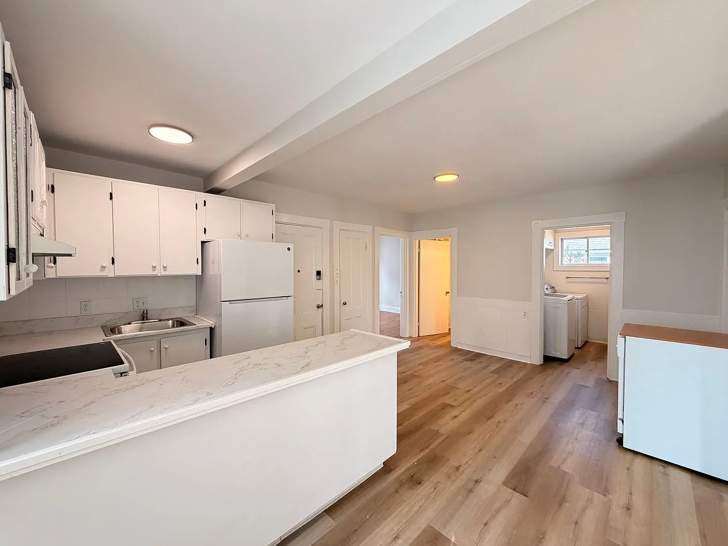 2 bed, 1.0 bath, 997 sqft, $1,960 — Photo 3