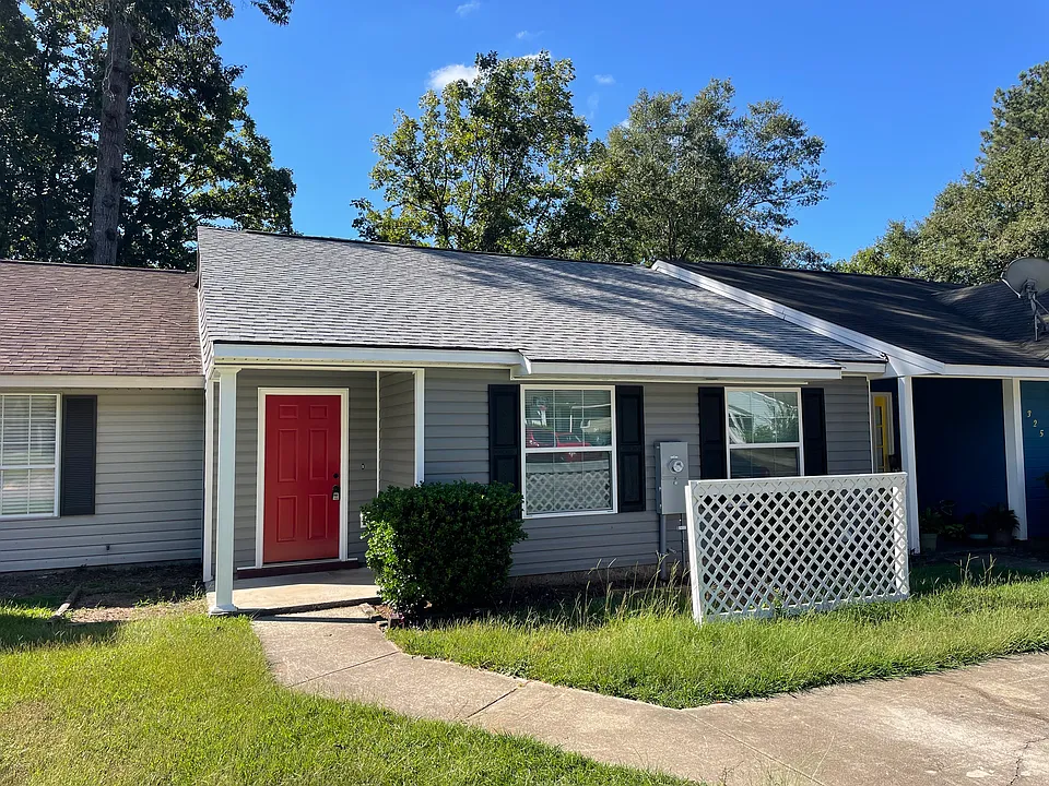 323 Somerset Dr