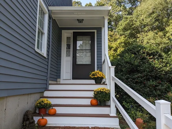 69 Laurelwood Dr, Hopedale, MA 01747