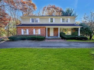 10 Laurel Ct, Syosset, NY 11791