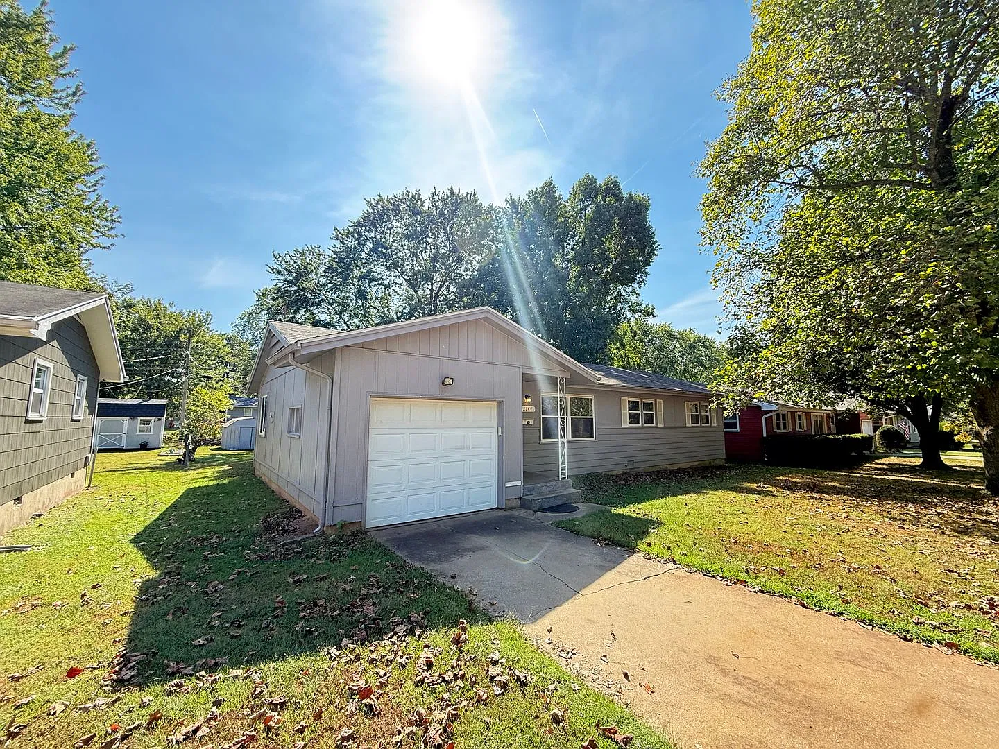 4 Bed 2 Bath Springfield, MO — Photo 2