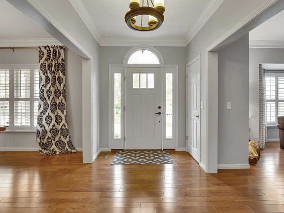 3rd image of 736 Woodridge Heights Ct