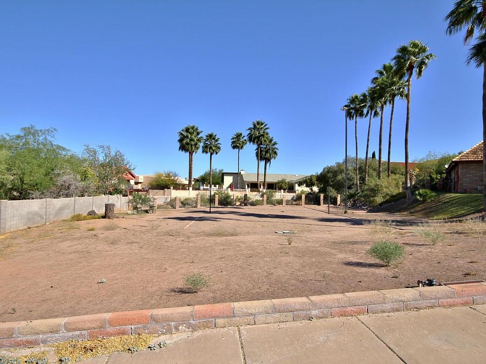 1st image of 1114 E Caribbean Ln