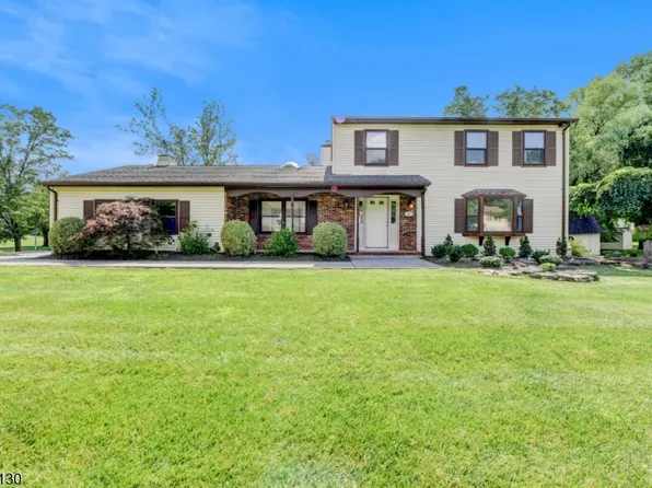 11 Fox Run Dr, East Hanover Twp., NJ 07936