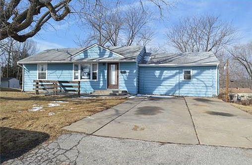 3rd image of 8216 Sterling Ave