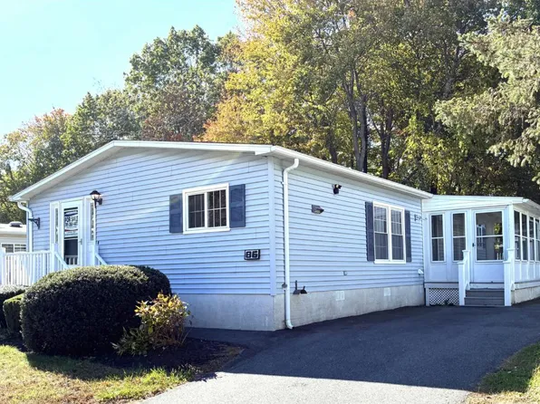 86 Leisurewoods Dr #279, Rockland, MA 02370