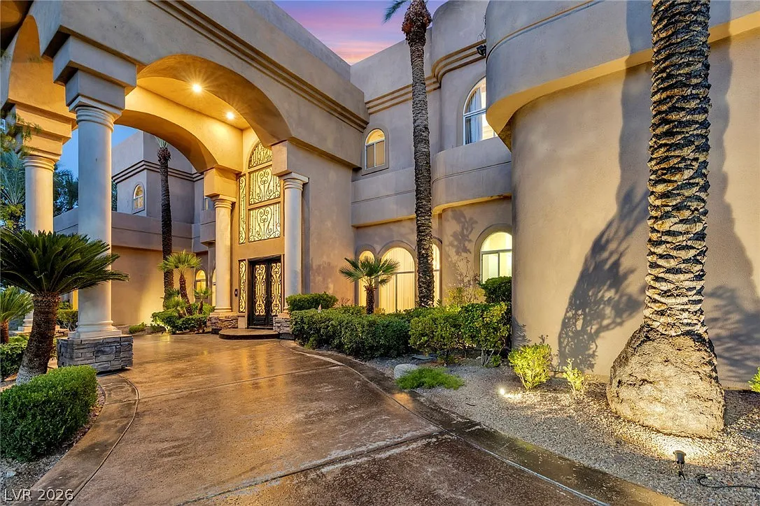 6 bed, 8.0 bath, 7392 sqft, $12,500 — Photo 3
