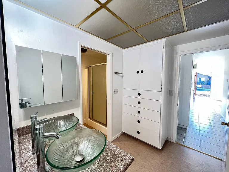 1135 Morton Ave — Photo 9