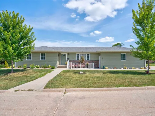 117 N Warren St, Sigourney, IA 52591