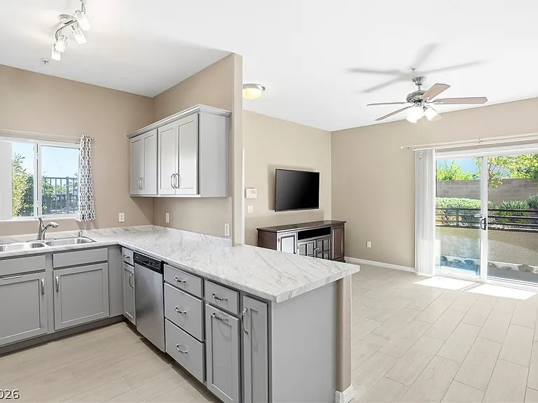 2291 W Horizon Ridge Pkwy #13175 — Photo 7