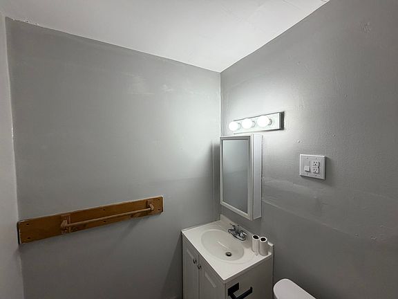 4th image of 103 Glen St #2