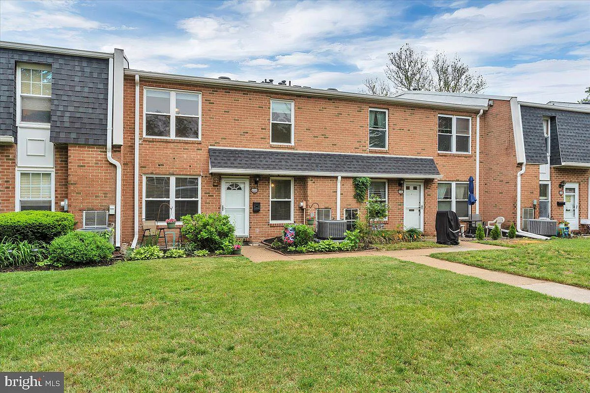 1035 Harbour Dr photo 1