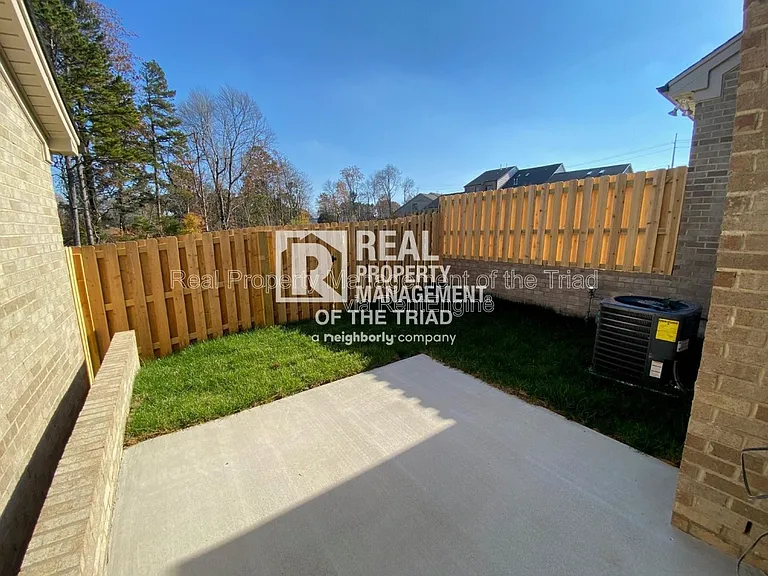 4332 Holstein Dr — Photo 12