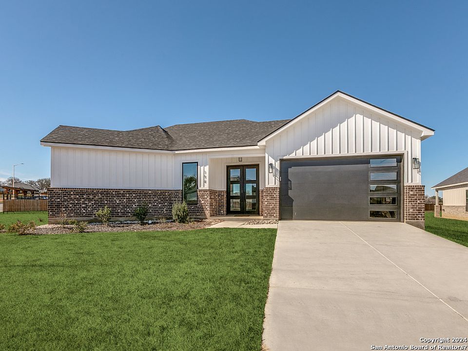 1st image of 156 W MAGNOLIA CIR