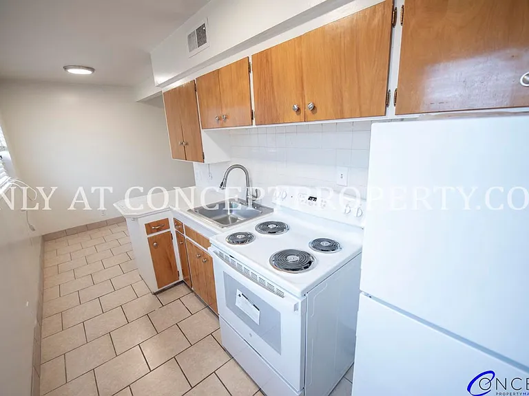 227 E St — Photo 77