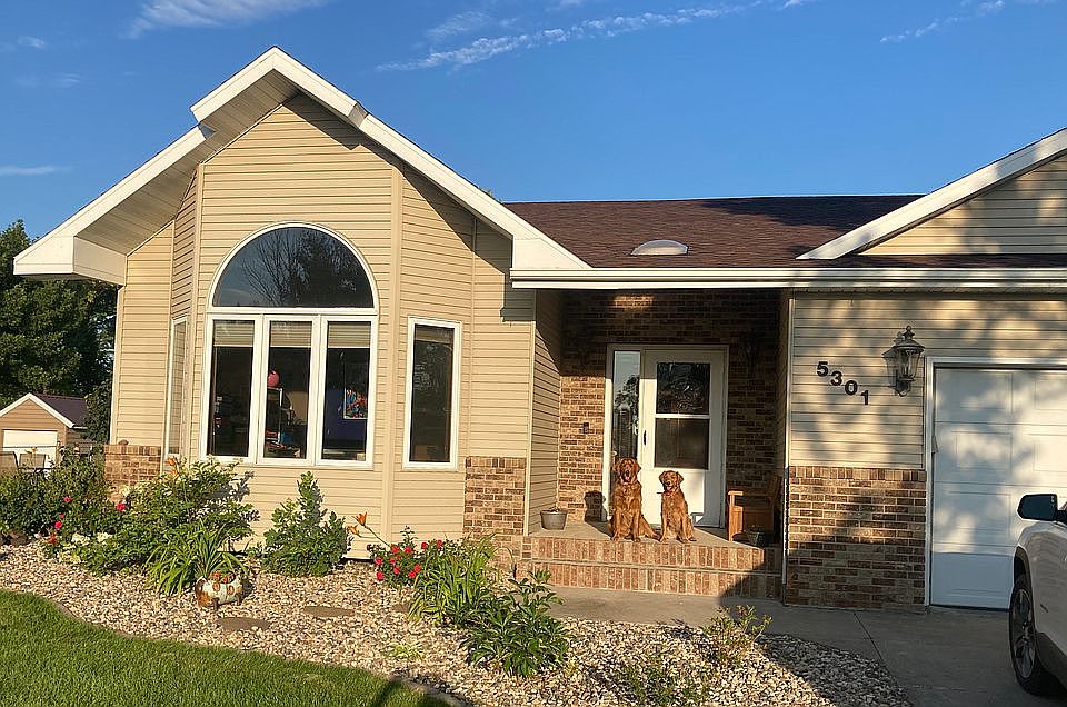 4,160 sq ft rambler is rare!