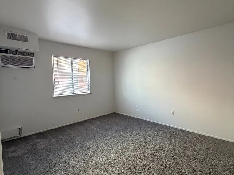 Princeton Square Apartments — Photo 21