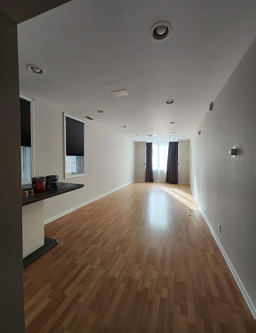 3 bed, 1200 sqft, $1,800 — Photo 1