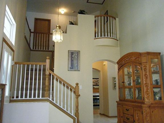 Juliet Style Balcony overlooks Foyer!