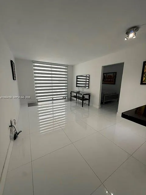 Oceanside Plaza Condo — Photo 3
