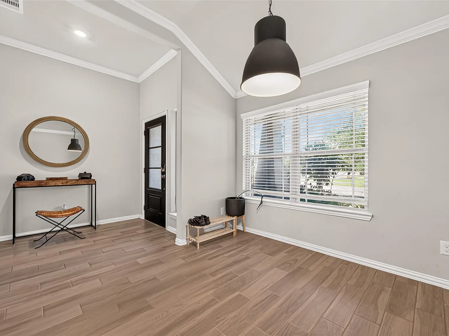3 bed, 2.0 bath, 2029 sqft, $2,500 — Photo 3